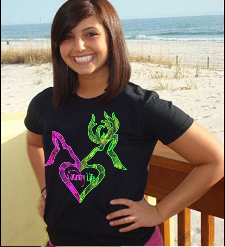 Country Life Outfitters Black Green & Pink Deer Kiss Kiss Heart Love Hunt Vintage Bright T Shirt - SimplyCuteTees